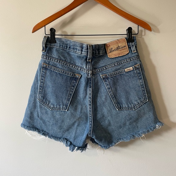 Levi’s shorts - Picture 3 of 3
